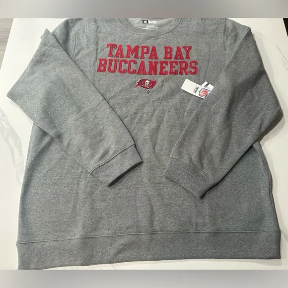 Tampa Bay Buccaneers Men’s Crewneck (2XL) Retails For $75 - Picture 1 of 10